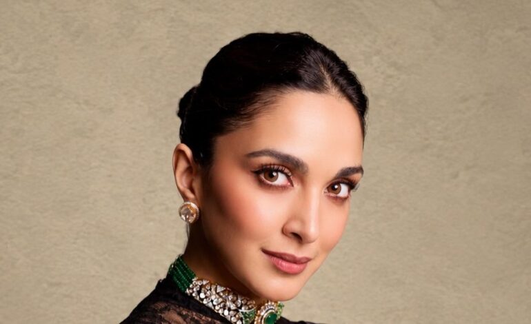 Kiara Advani’s gothic Manish Malhotra sari and blouse are crafted from Italian velvet and lace