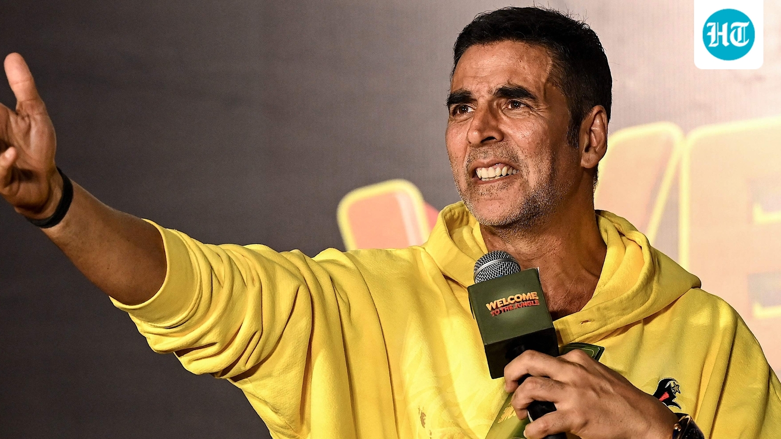 Akshay Kumar stops cricket match, removes shoes before holding national flag during Independence Day celebration. Watch