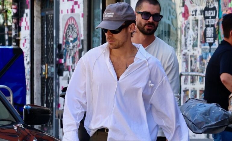 Harry Styles and Zoë Kravitz Do Fall Boyfriend-Summer Girlfriend Style