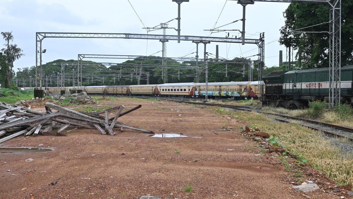 Railways to convert old goods shed in Bunder as a ballast yard