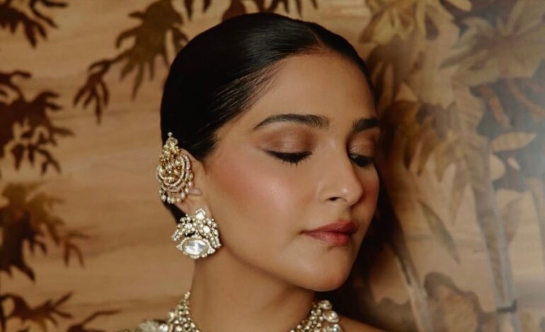 Sonam Kapoor’s copper brown eyeshadow and Maitreyi Ramakrishnan’s berry pink blush defined this week’s best beauty looks