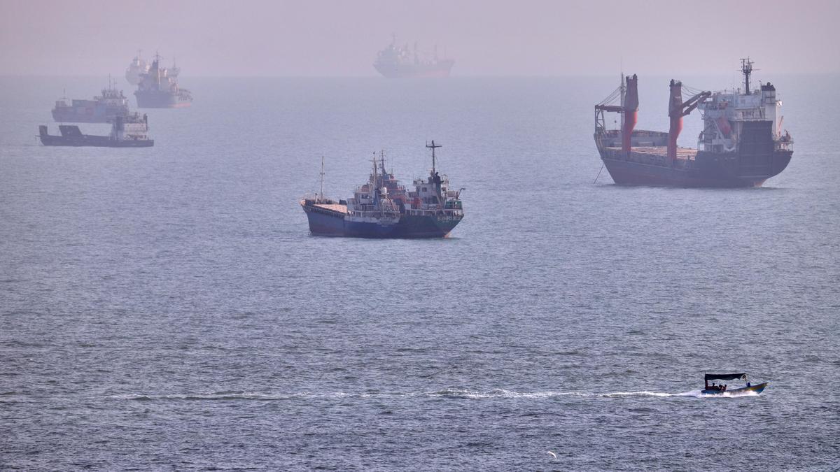 U.S. expects deal soon on Strait of Hormuz; Sunni powers unite in defence pact