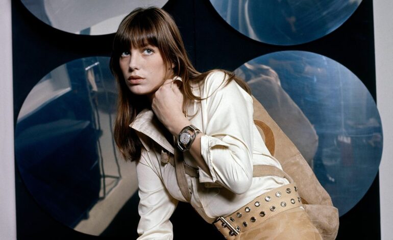 ’70s-inspired brown pants and heel shoes are a great combination. Here’s how we are pairing them right now