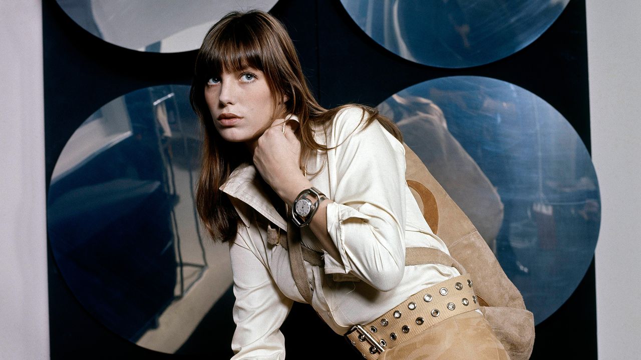 ’70s-inspired brown pants and heel shoes are a great combination. Here’s how we are pairing them right now