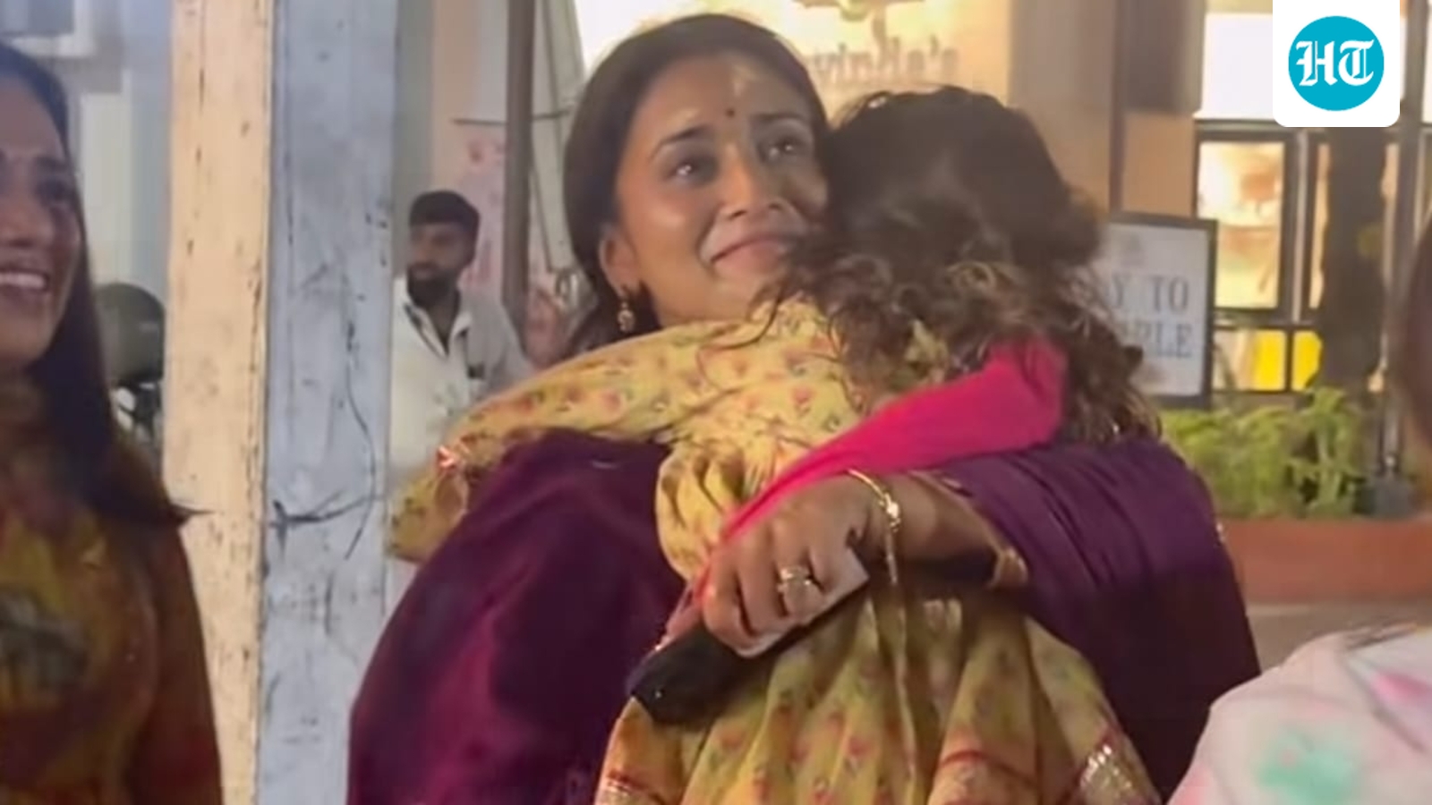 Shriya Saran’s 5-year-old yells ‘I don’t like it’ at paparazzi; fans ask photographers to respect her feelings
