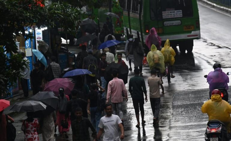 Moderate heavy rain continues in Kerala; CM to chair emergency meeting