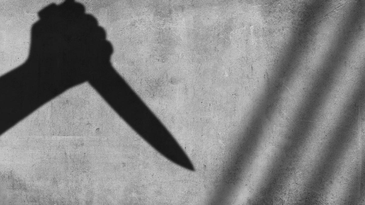 4 people stabbed in London’s Covent Garden area; woman arrested