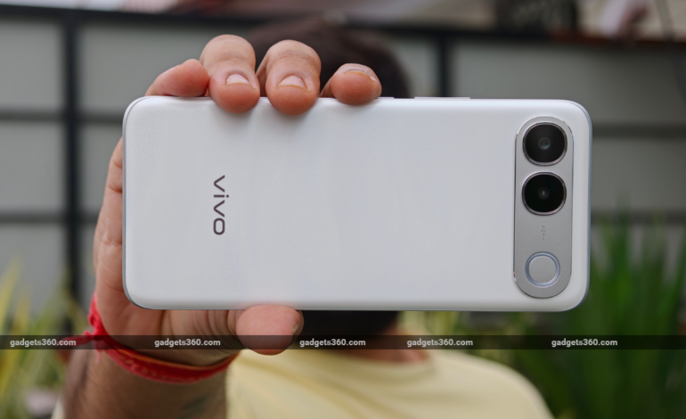 Vivo S2 Review: A Familiar Name Returns With a Curved Display