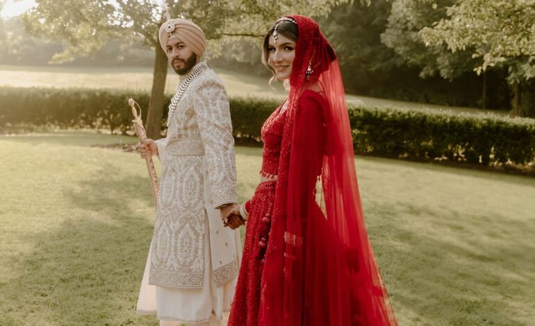 At this multicultural wedding, the jaago filled the streets and Tere Liye played live on flute