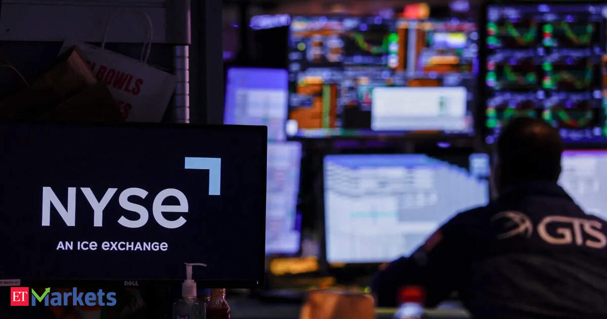 US stocks today: US stocks close lower as oil prices jump, indexes notch monthly gains