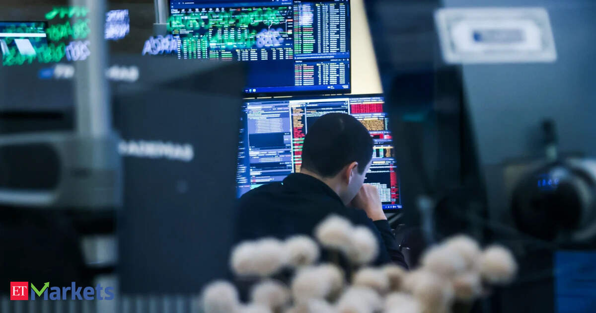 US stocks calm ahead of midterm polls, but markets may be underpricing the risk