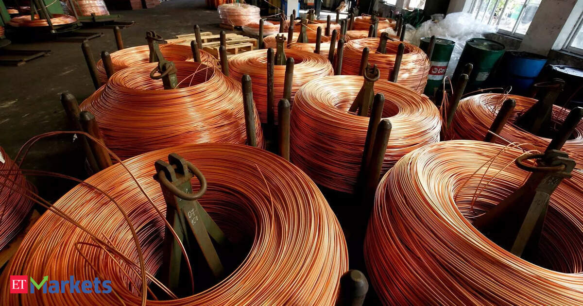 Copper falls after report of White House hesitancy over tariff plan