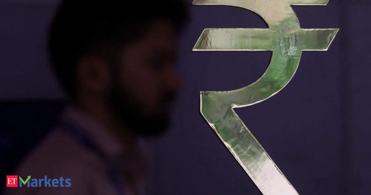 Rupee sees sharpest weekly drop in four months on oil worries
