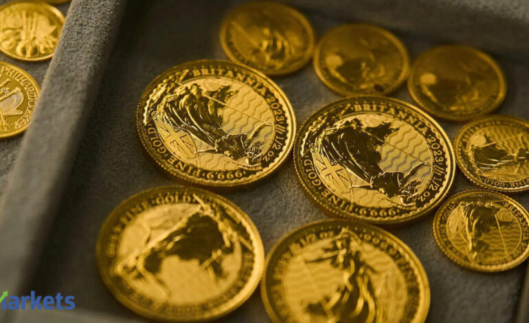 Gold prices dip as oil-driven inflation concerns weigh