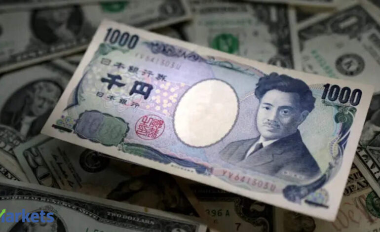 Global Market: Yen speculators turn net long for first time since February