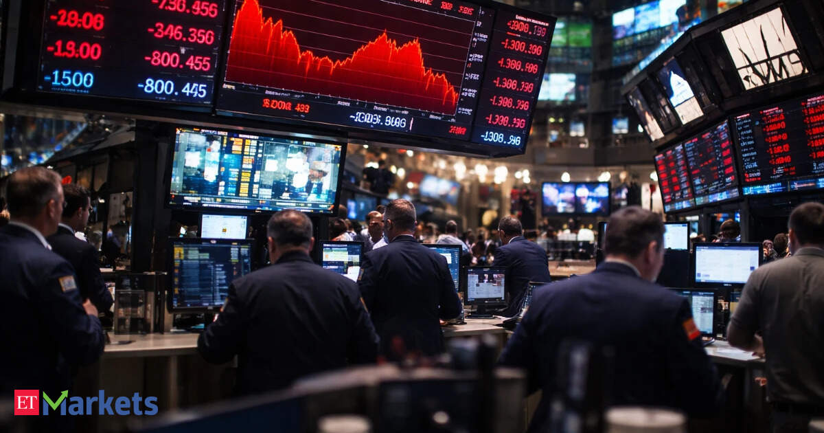 US stocks today: US stocks end lower as oil, yields crank up pressure ahead of Fed rate move