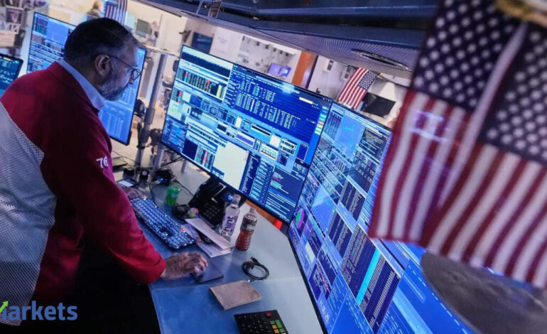 US stocks today: Dow ends 650 pts lower after Fed rate hike, more rate tightening seen