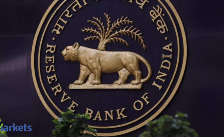 RBI withdraws $5.2 billion via first net open market debt sale in 9 years