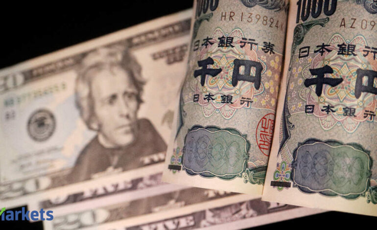 Yen squeezed as hawkish turn grips central banks