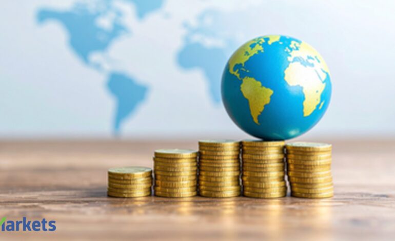 Forex reserves drop to $781 billion after hitting a peak of $785 billion