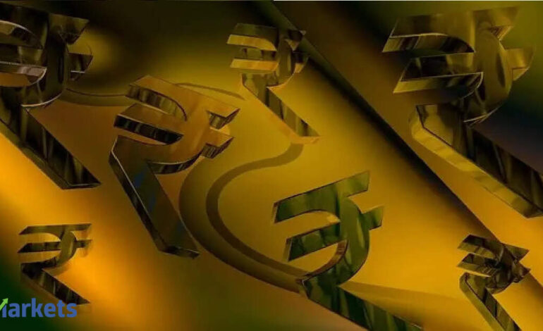 Rupee recovers as large public sector banks sell US dollars