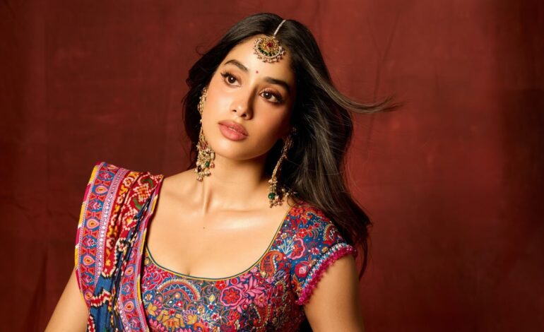 Janhvi Kapoor’s rich Patan patola sari is embroidered with intricate ek-taar mochi work