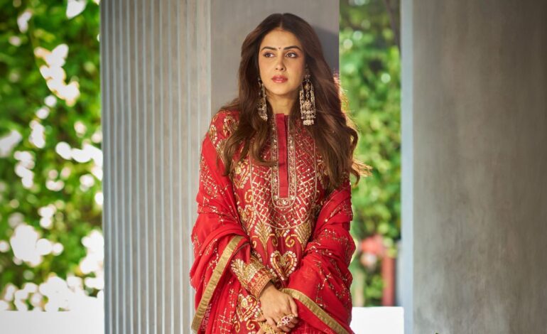 5 short kurta and footwear combos to carry you through the festive season