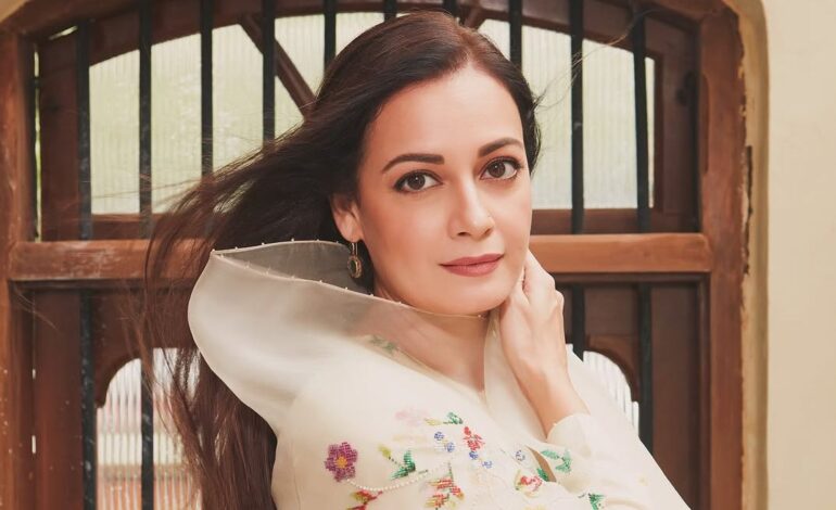 Dia Mirza and Tabu lead the best fashion looks of the week with their embroidered kurta sets