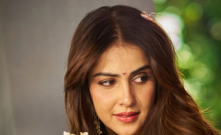 Genelia Deshmukh’s festive look featured a medley of zari, zardozi and marodi embroideries