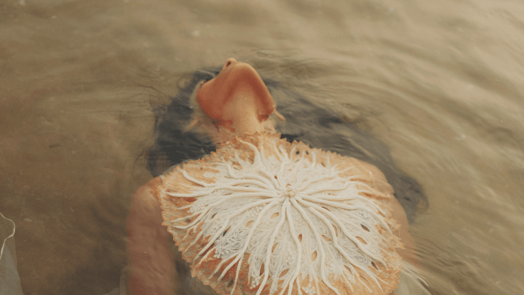 I tried the ice water face dunk every morning for 2 weeks. Here’s how it shifted my nervous system