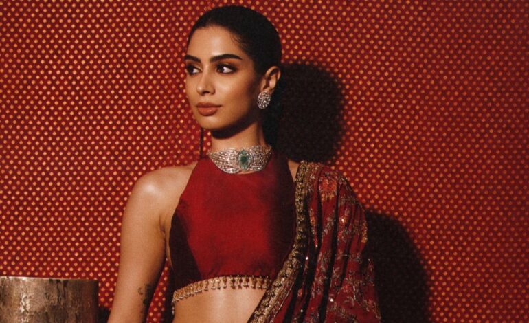 Khushi Kapoor paired her red Manish Malhotra sari with an opulent choker featuring 25-carat Zambian emerald